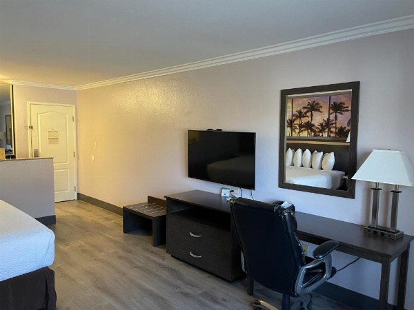 Days Inn by Wyndham Indio image 7